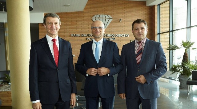 Z lewej Andrzej Czerwiński, Minister Skarbu Państwa