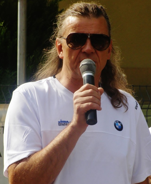 Jacek Wszoła podczas imprezy w Gorzycach podkreślał, jak ważny jest ruch fizyczny na świeżym powietrzu.