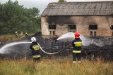 Pożar składowiska opon w Łabiszewie w gminie Dębnica Kaszubska. Z płomieniami walczyło 11 zastępów straży pożarnej