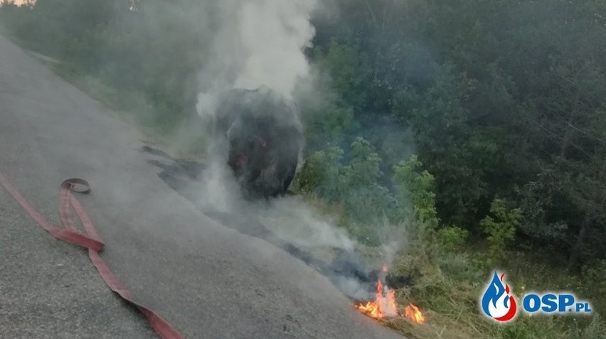 Strażacy zostali wezwani do płonącej beli siana. Zdarzenie...