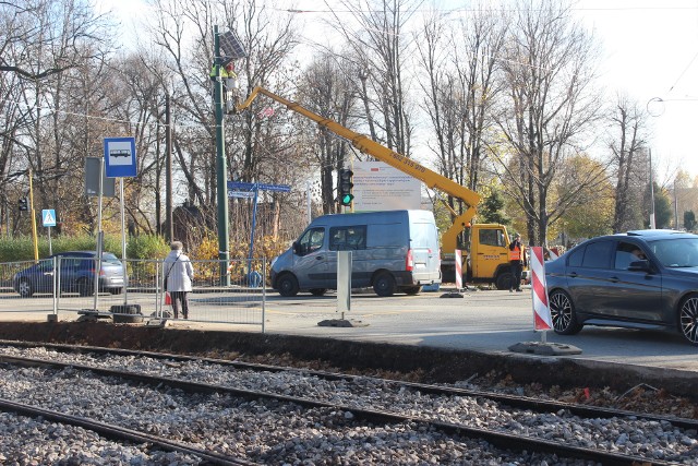 Obowiązuje nowa organizacja ruchu na skrzyżowaniu ul. Zabrzańskiej i Frycza-Modrzewskiego w Bytomiu. Zobacz zdjęcia >>>