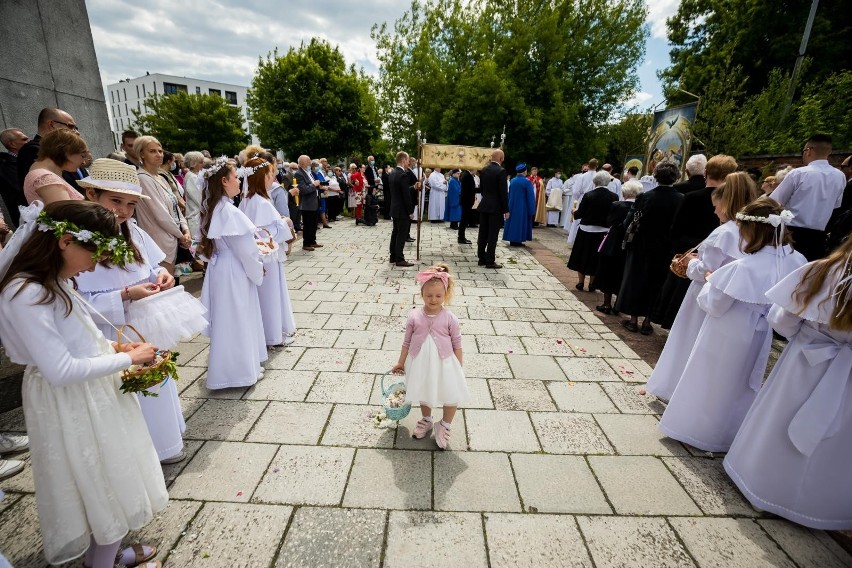 Boże Ciało: procesja w parafii Św. Polskich Braci...