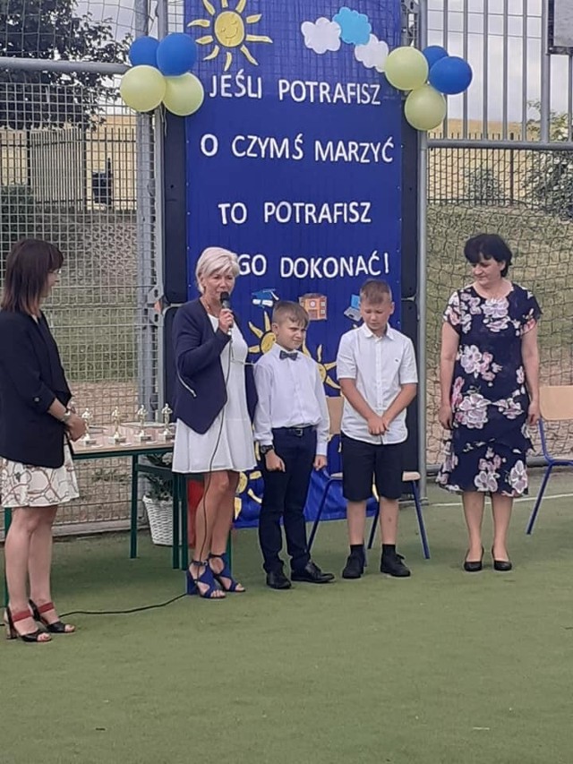 Uroczyste zakończenie roku szkolnego w Niedarzynie.