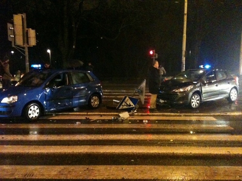 Wypadek na Malczewskiego. Stoją tramwaje. Jedna osoba ranna