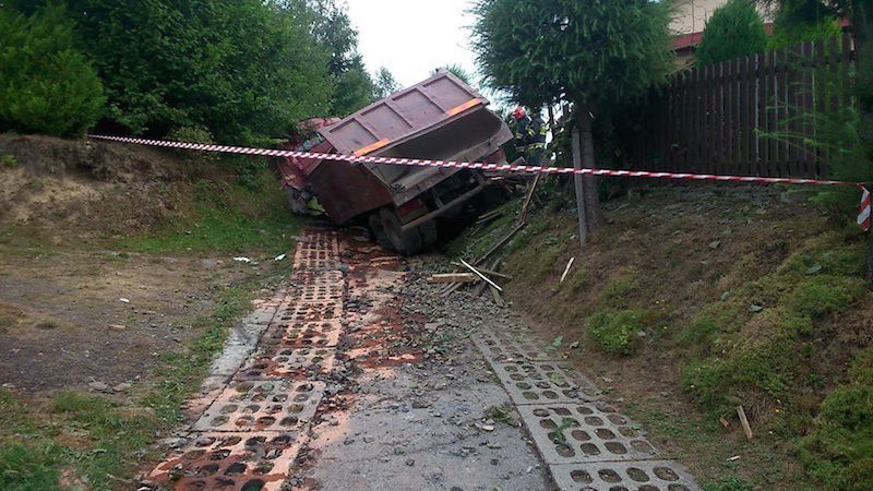 Wypadek w Kocierzu. 27-letni kierowca z Wadowic nie żyje