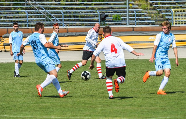 Orzeł (białe koszulki) i Megamator to dwie amatorskie ekipy, które wystąpiły w Regionalnym Pucharze Polsk