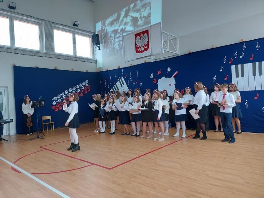 Uroczystość jubileuszu powstania budynku szkoły podstawowej w Drwalewie, w gminie Chynów. Zobacz zdjęcia
