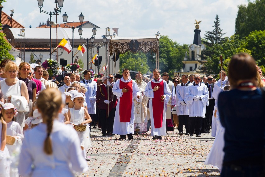 Boże Ciało 2018. Czy trzeba iść na procesję i do kościoła...