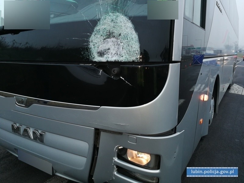 Autobus śmiertelnie potrącił 19-latka. Wszyscy stali i patrzyli 