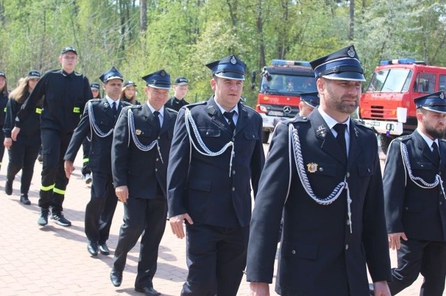 Międzynarodowy Dzień Strażaka w Lewiczynie, w gminie Belsk Duży. Na kolejnych slajdach relacja z wydarzenia.