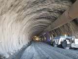 Tunele w ciągu drogi ekspresowej S3 na Dolnym Śląsku są gotowe w połowie. Prace trwają nieprzerwanie