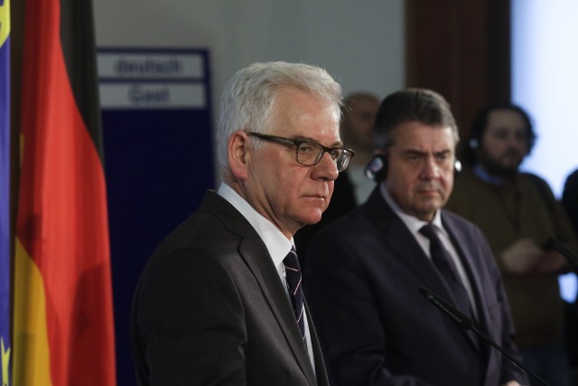 Jacek Czaputowicz i Sigmar Gabriel