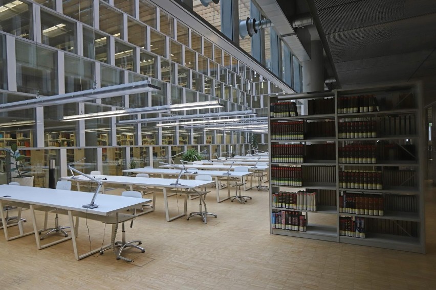 Biblioteka CINiBA w Katowicach....