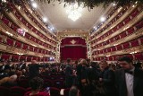 Najsłynniejsza opera inauguruje sezon. Polityczni aktywiści nie uszanowali ducha muzyki - ZDJĘCIA