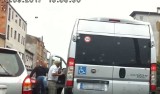 Uderzył kierowcę na Krauthofera, teraz sam zadzwonił na policję