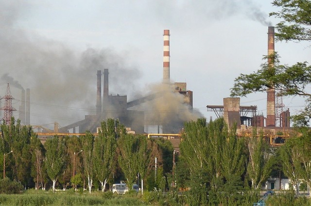 Według strony rosyjskiej, trwa ewakuacja rannych z zakładu Azowstal w Mariupolu.