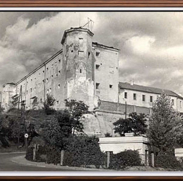 Czarno białe zdjęcia Sandomierza w pięknej albumowej oprawie.