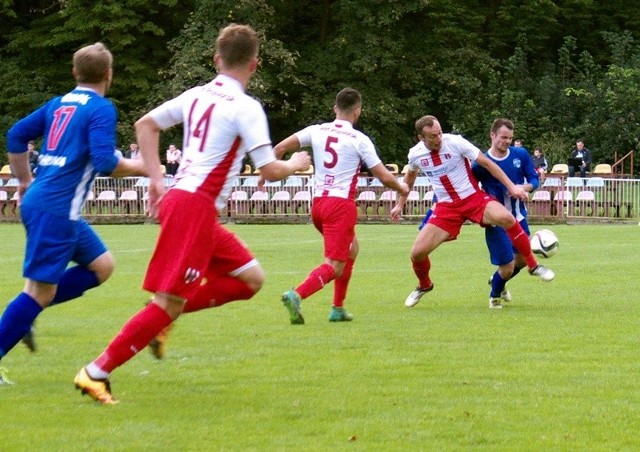 Orzeł (biało-czerwone stroje) wyjazdu do Beska miło wspominać nie będzie