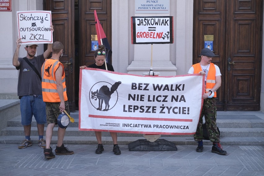 Protest przed Urzędem Miasta