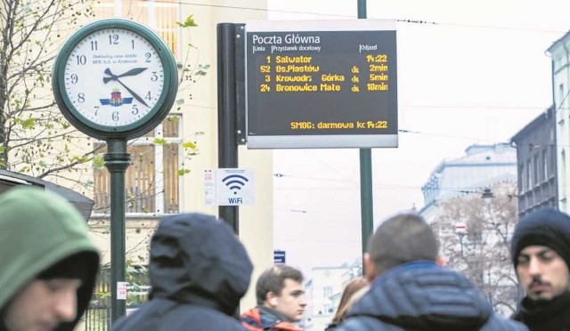 Na przystankach wyświetlane były komunikaty o darmowej komunikacji