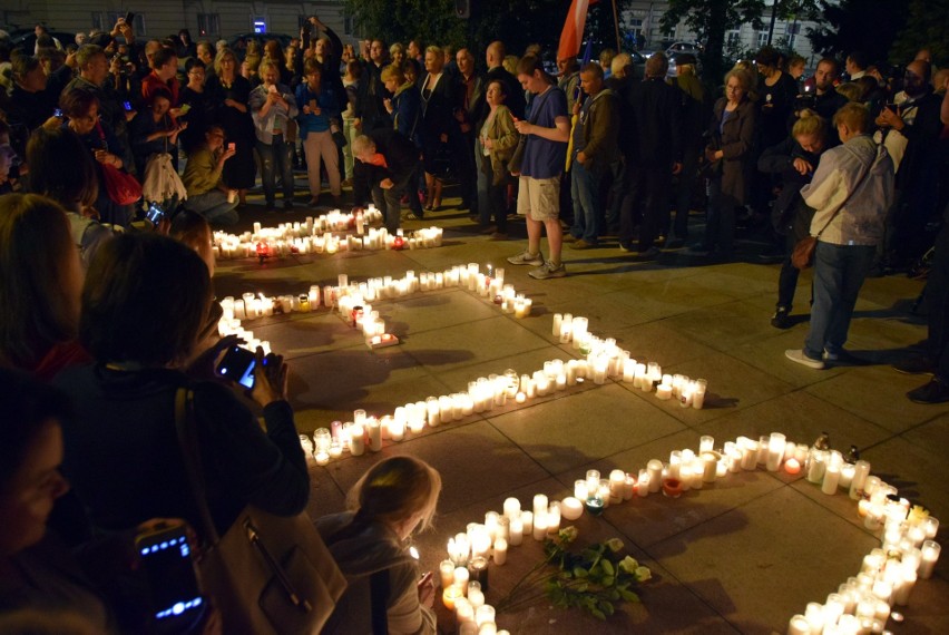 Kolejny "Łańcuch światła" w Lublinie. Protestowało około tysiąca osób [ZDJĘCIA]