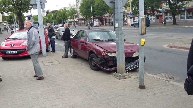 Zderzenie na skrzyżowaniu ulic Zamkowej i Traugutta.