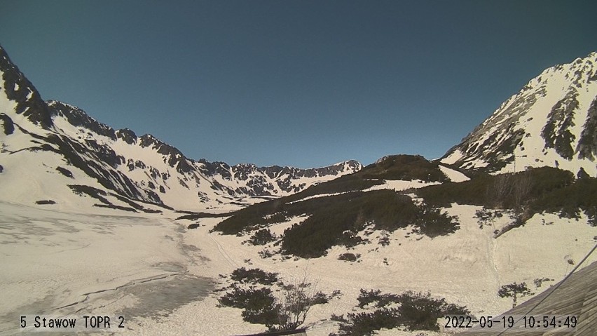 Tatry. Idziesz w wyższe partie gór? Zabierz raki i czekan. I pamiętaj, że raczki to nie raki