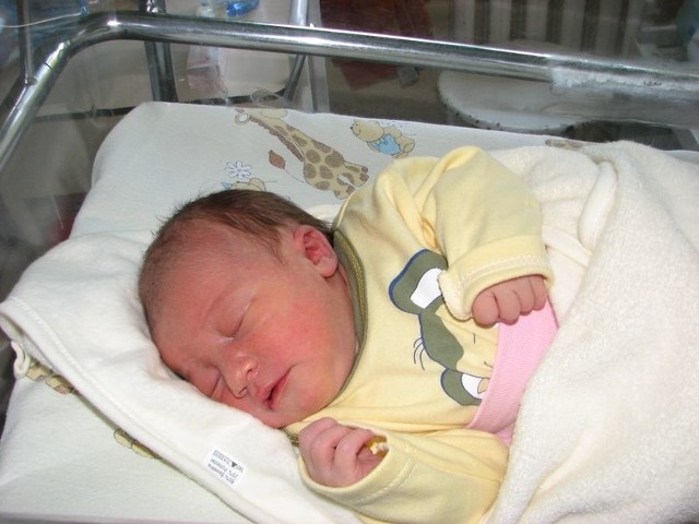 Aleksandra Stępień urodziła się w środę, 7 sierpnia. Ważył 3000 g i mierzyła 53 cm. To pierwsze dziecko Emilii i Radosława z Dybek