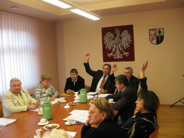 Radni byli za tym, aby Jarosław Błaszkiewicz zatrzymał mandat