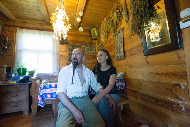 Małgorzata i Krzysztof Górscy prowadzą gospodarstwo ekoturystyczne  „Na karczaku” w Nowej  Wsi na Podlasiu. Takich miejsc przybywa równie szybko jak przybywa chętnych na aktywny wypoczynek w zgodzie z naturą