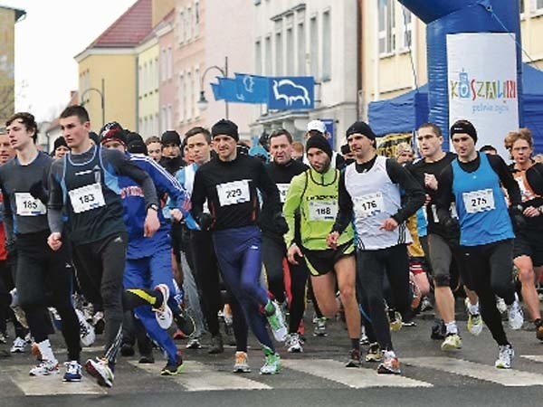 Na starcie Biegu Sylwestrowego stanęło blisko 150 osób. 