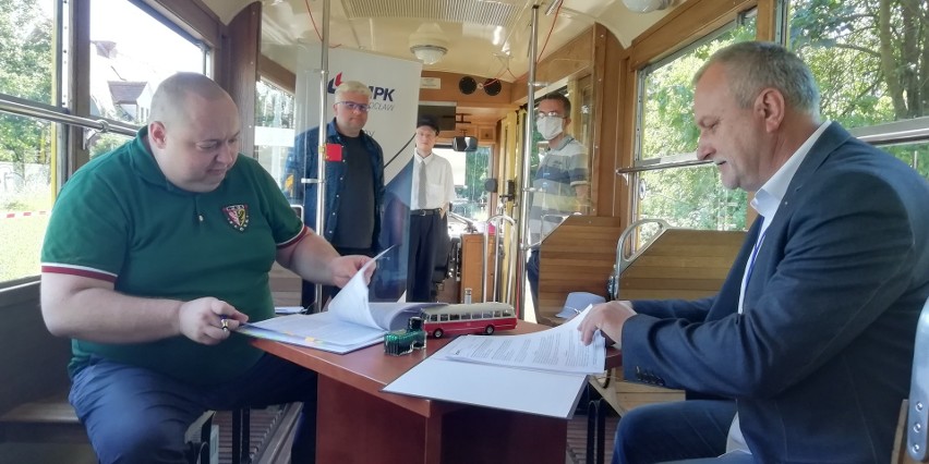 Przebudowa torowiska tramwajowego na wrocławskim Biskupinie....