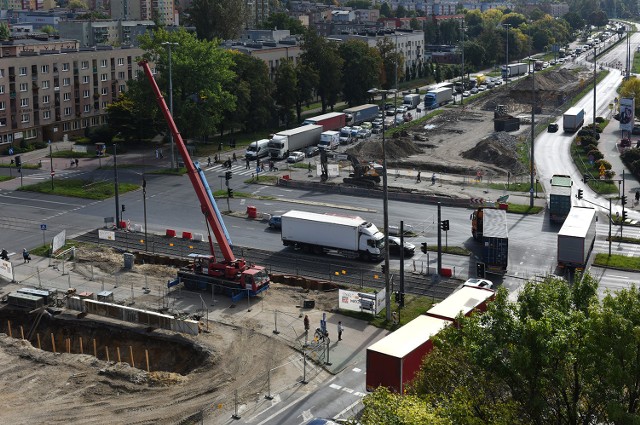 Stara Estakada została już wyburzona, teraz rozpocznie się budowa nowego obiektuZobacz kolejne zdjęcia. Przesuwaj zdjęcia w prawo - naciśnij strzałkę lub przycisk NASTĘPNE