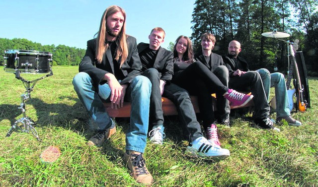Play Blues to nowy zespół stworzony przez radomskiego basistę Łukasza Tretera (z lewej). Muzycy grają utwory inspirowane twórczością legendy polskiej sceny Tadeusza Nalepy.