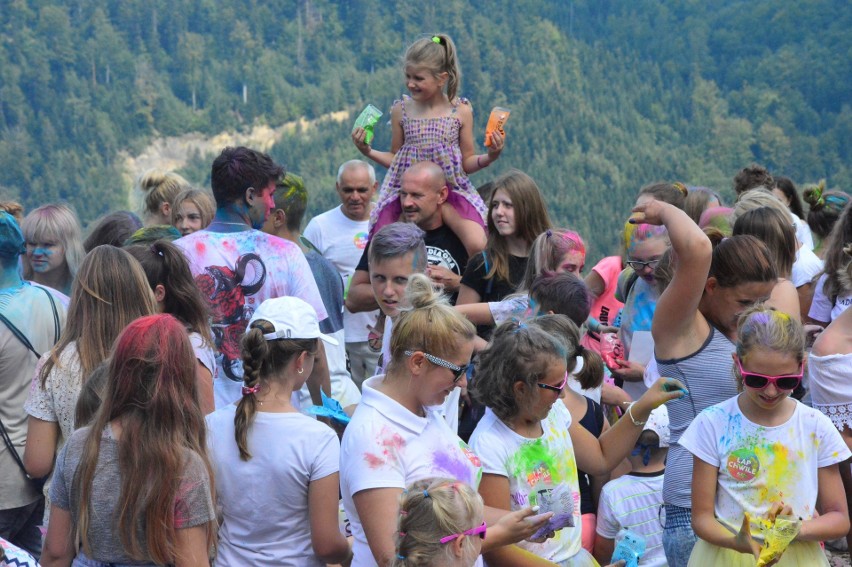 Holi Festival w Myślenicach. Kolorowe proszki w powietrzu [ZDJĘCIA]