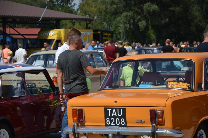 Zlot samochodowych i motocyklowych staruszków w Proszowicach