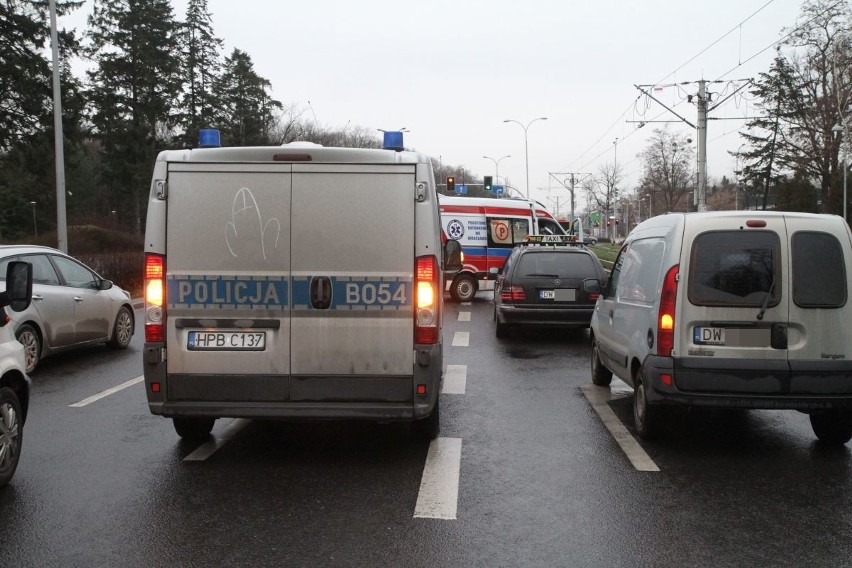 Wypadek na Kozanowie. Policja jest na miejscu