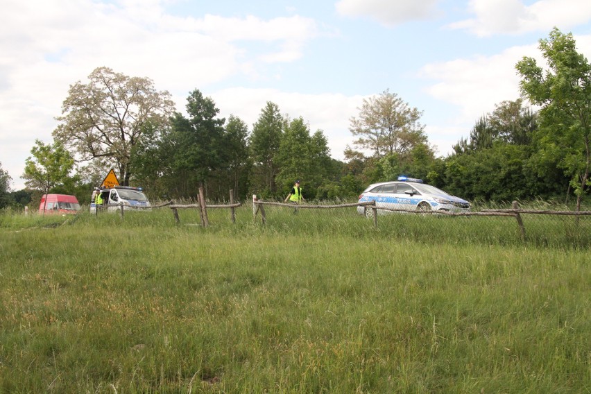 Wypadek na trasie 73 koło Piotrkowic. Trzy osoby trafiły do szpitala