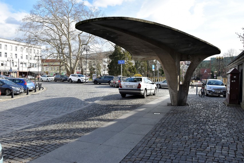 Miasto chce umożliwić autobusom MZK jazdę przez plac...