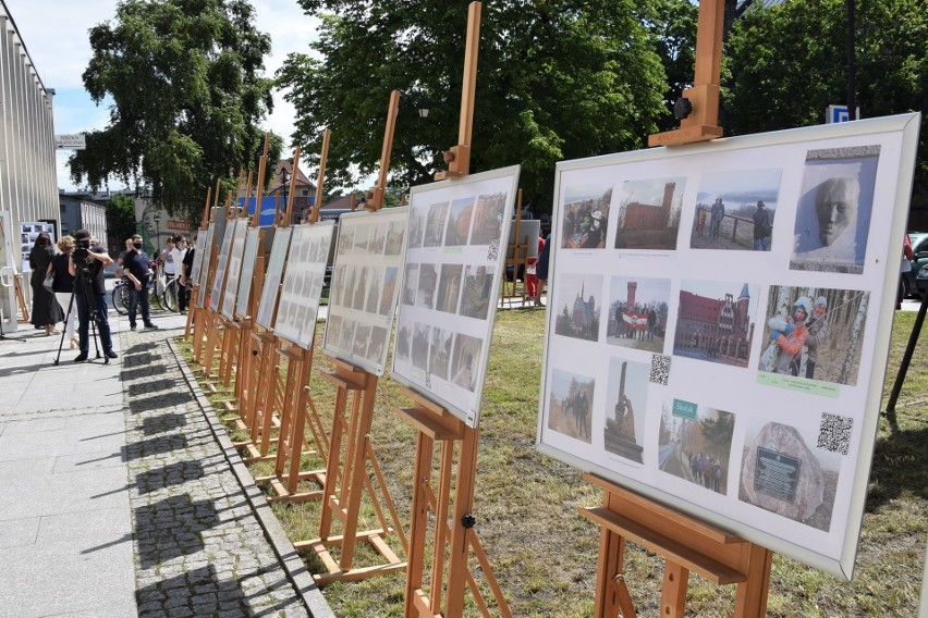 Migawki z wystawy "Wędrówki w nieznane", którą oglądać można...