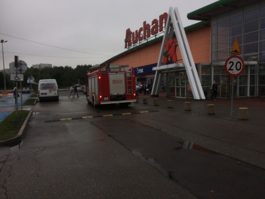 Ewakuacja klientów Auchan w Katowicach przez przypalone naleśniki 