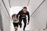 Charytatywny wyścig po schodach wieżowca w Gdańsku. Zawodnicy w Olivia Star podjęli wyzwanie pokonania 34 pięter, czyli 723 schodów