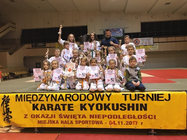 Skarżyskim karatekom i trenerowi Zbigniewowi Zaborskiemu po turnieju w Chełmie dopisywały humory.