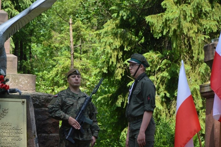Uroczystości w lesie na Brzasku upamiętniające 760 polskich patriotów. To była największa egzekucja na Kielecczyźnie [ZDJĘCIA] 