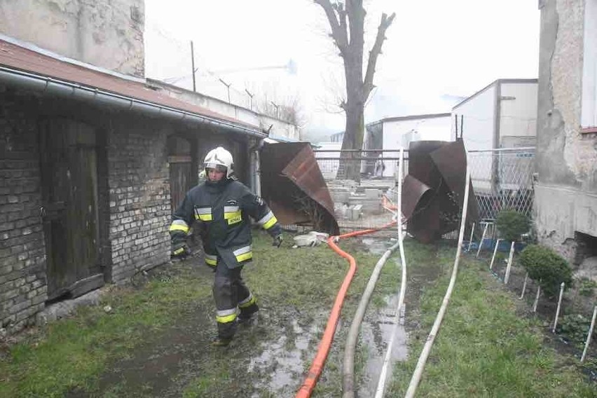 Pożar pralni chemicznej w Będzinie widać nawet na Środuli w...