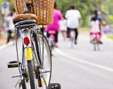 Jakie regulacje rządzą ruchem kierowców, pieszych i rowerzystów?