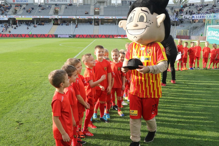 Ślubowanie najmłodszych piłkarzy Korony Kielce na Suzuki Arenie w przerwie meczu z Wisłą Płock [DUŻO ZDJĘĆ]