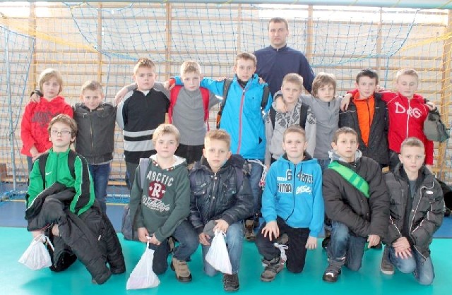 Chłopcy z rocznika 2002 ze Skaryszewianki Skaryszew, pod wodzą trenera Jacka Gogacza, grali niedawno w rozgrywkach zimowych