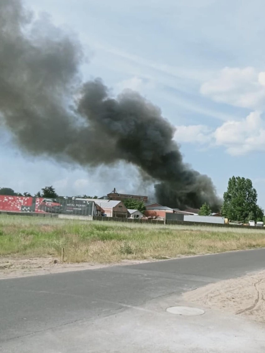 Na miejscu pracowało nawet 40 zastępów straży pożarnej. W...