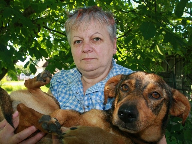 - Ten pies cierpiał czekając na pomoc - opowiada Anna Kuźmińska-Świder, prezes stowarzyszenia ekologicznego Pakla.